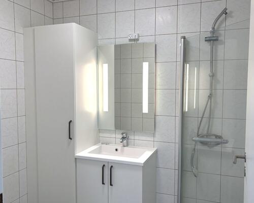 Ny renoveret 1-planshus i lukket vænge tæt på grønne områder – 87 Kvm