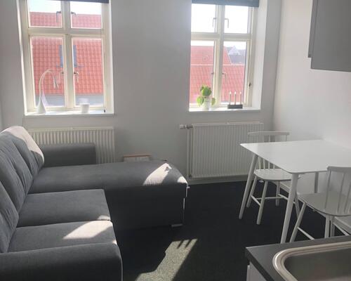 1-værelses i Fredericia centrum. Huslejen er inkl. vand og varme.