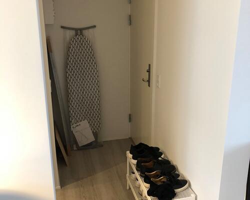 Lys og charmerende nyrenoveret 2. værelses lejlighed i 2 plan