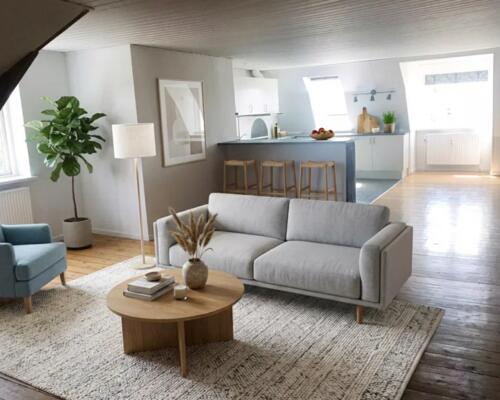 Nydelig 2. værelses lejlighed med synlige bjælker og masser af atmosfære