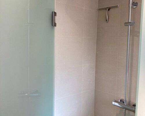 Rummelig 3-værelses på 108 m2 med gårdudgang, rå murstensvægge og opvaskemaskine i Aalborg C