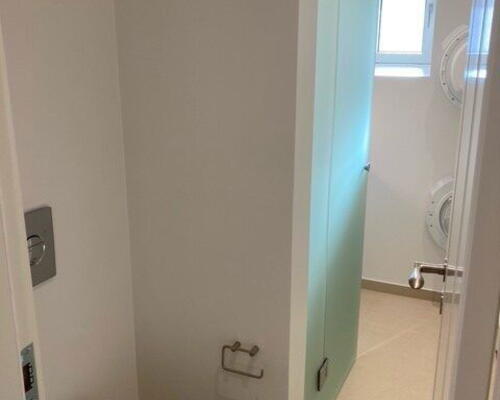 Rummelig 3-værelses på 108 m2 med gårdudgang, rå murstensvægge og opvaskemaskine i Aalborg C