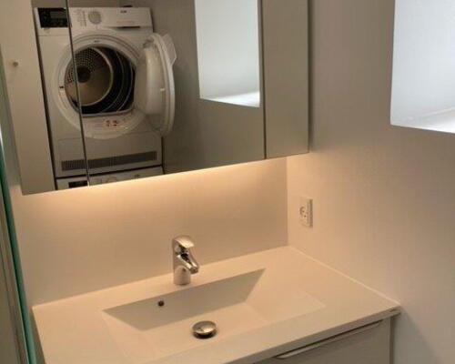 Rummelig 3-værelses på 108 m2 med gårdudgang, rå murstensvægge og opvaskemaskine i Aalborg C