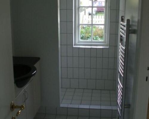 Markant bolig nær Vejlø Strand, med mulighed for stald og ridebane