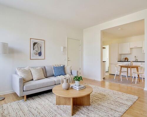 Lys og indflytningsklar 3-værelses på 79 m2 i klassisk ejendom med gårdmiljø