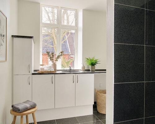 Lys og indflytningsklar 3-værelses på 79 m2 i klassisk ejendom med gårdmiljø