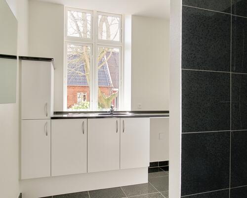 Lys og indflytningsklar 3-værelses på 79 m2 i klassisk ejendom med gårdmiljø