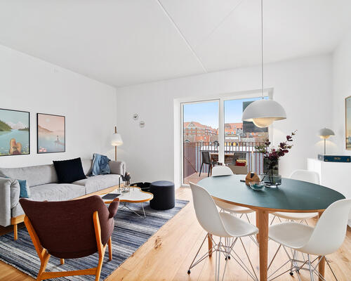 HELT UNIK 4-VÆRELSES LEJLIGHED MED 2 ALTANER I AARHUS C