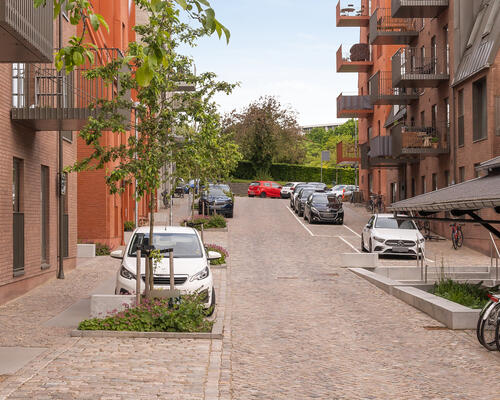 HELT UNIK 4-VÆRELSES LEJLIGHED MED 2 ALTANER I AARHUS C