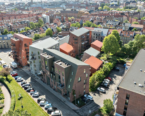 HELT UNIK 4-VÆRELSES LEJLIGHED MED 2 ALTANER I AARHUS C