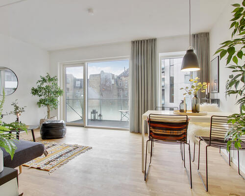 UNIK 4-VÆRELSES MED KØKKEN Ø OG ALTAN MIDT I AARHUS C