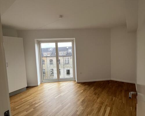 UNIK 4-VÆRELSES MED KØKKEN Ø OG ALTAN MIDT I AARHUS C