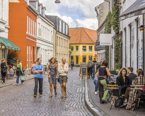 UNIK 4-VÆRELSES MED KØKKEN Ø OG ALTAN MIDT I AARHUS C