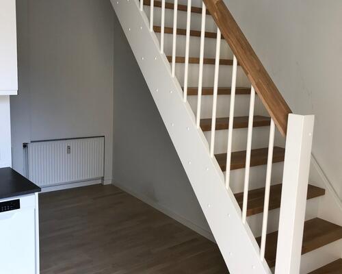 Flot lejlighed fra 2022 med altan i hyggeligt gårdmiljø - centralt i Svendborg