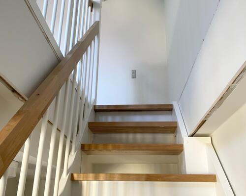 Flot lejlighed fra 2022 med altan i hyggeligt gårdmiljø - centralt i Svendborg