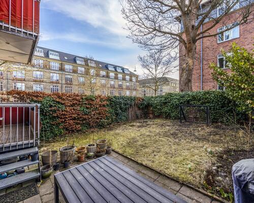 Flot lejlighed med privat have | København Ø