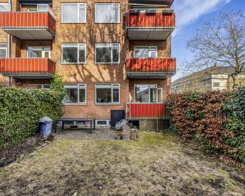 Flot lejlighed med privat have | København Ø