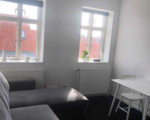 1-værelses i Fredericia centrum. Huslejen er inkl. vand og varme.