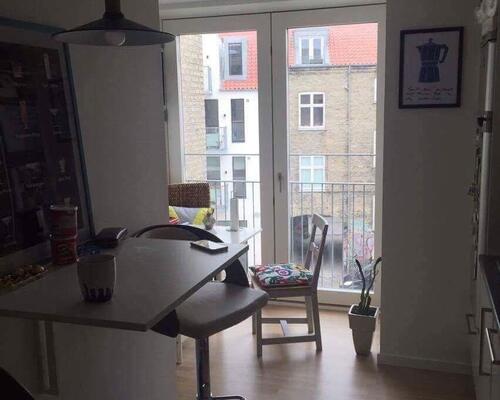 Stor og rummelig 2 vær. med franske altaner i Mejlgade