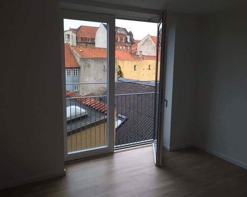 Stor og rummelig 2 vær. med franske altaner i Mejlgade
