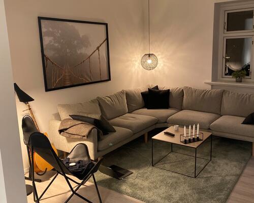 Lys og charmerende nyrenoveret 2. værelses lejlighed i 2 plan