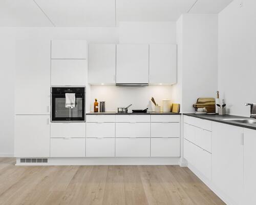 Lækker nyopført 3-vær. lejlighed med egen stor altan i Hasselager.