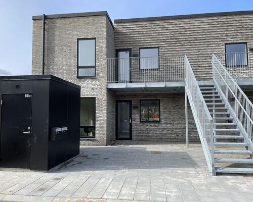 Lækker nyopført 3-vær. lejlighed med egen stor altan i Hasselager.