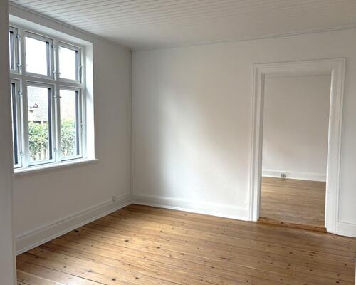 Lys og charmerende 3 værelses lejlighed på lukket villavej centralt i Nyborg -78 Kvm