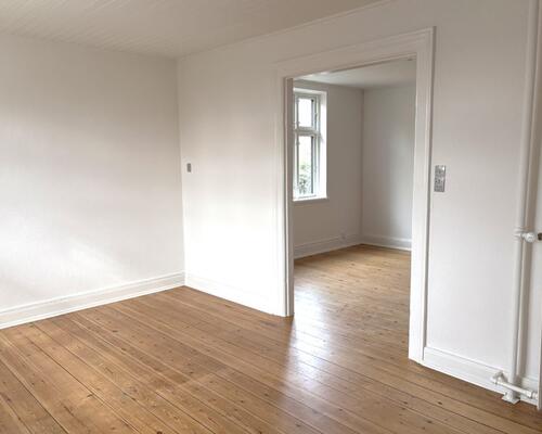 Lys og charmerende 3 værelses lejlighed på lukket villavej centralt i Nyborg -78 Kvm