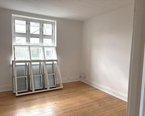 Lys og charmerende 3 værelses lejlighed på lukket villavej centralt i Nyborg -78 Kvm