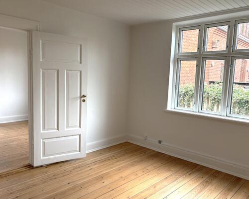 Lys og charmerende 3 værelses lejlighed på lukket villavej centralt i Nyborg -78 Kvm