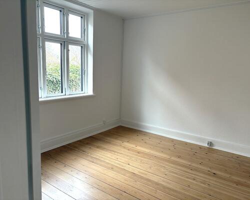 Lys og charmerende 3 værelses lejlighed på lukket villavej centralt i Nyborg -78 Kvm