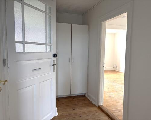 Lys og charmerende 3 værelses lejlighed på lukket villavej centralt i Nyborg -78 Kvm