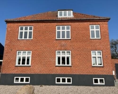 Lys og charmerende 3 værelses lejlighed på lukket villavej centralt i Nyborg -78 Kvm