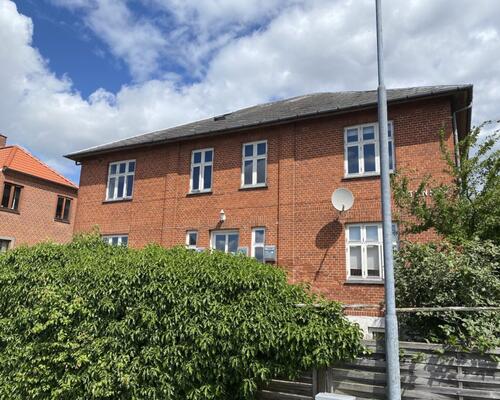 Lys og charmerende 3 værelses lejlighed på lukket villavej centralt i Nyborg -78 Kvm