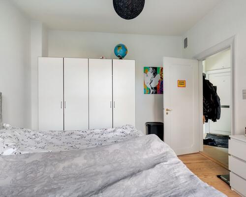 Fin og lys 2-værelses i stueplan i Finlandsgade