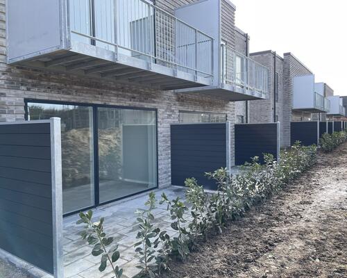 Lækker nyopført 3-vær. lejlighed med egen stor altan i Hasselager.