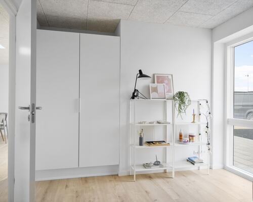 Skønt familievenligt rækkehus i Snejbjerg med privat have/terrasse og mulighed for ladestander.