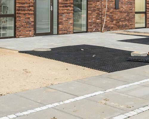 Skønt familievenligt rækkehus i Snejbjerg med privat have/terrasse og mulighed for ladestander.