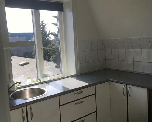 Lys 3-værelses med altan, parkering og egen vaskemaskine – 88 m2 klar til indflytning