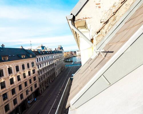 Lækker penthouse lejlighed med altan | København K