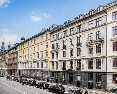 Lækker penthouse lejlighed med altan | København K