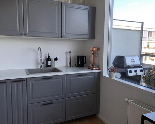 Skøn lejlighed med  vandudsigt og stor altan på 20 m2.