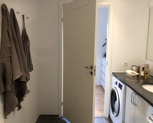 Skøn lejlighed med  vandudsigt og stor altan på 20 m2.