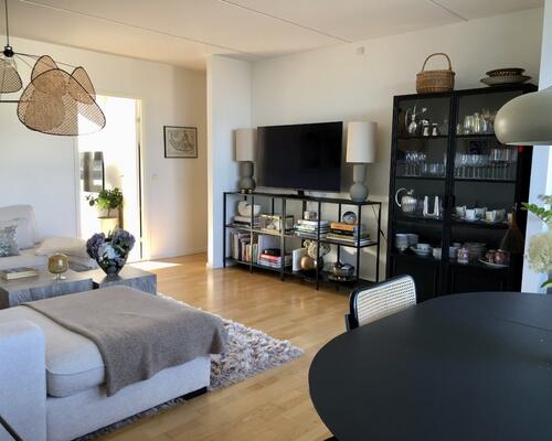 Skøn lejlighed med  vandudsigt og stor altan på 20 m2.