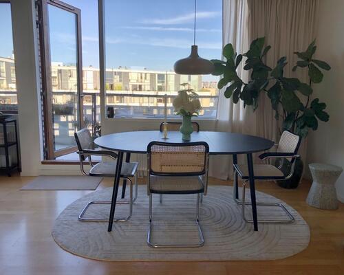 Skøn lejlighed med  vandudsigt og stor altan på 20 m2.