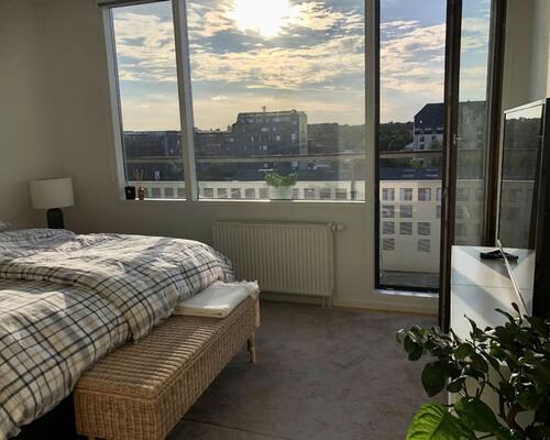 Skøn lejlighed med  vandudsigt og stor altan på 20 m2.