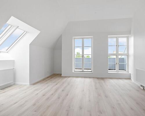 Lækker taglejlighed med altan/tagterrasse.