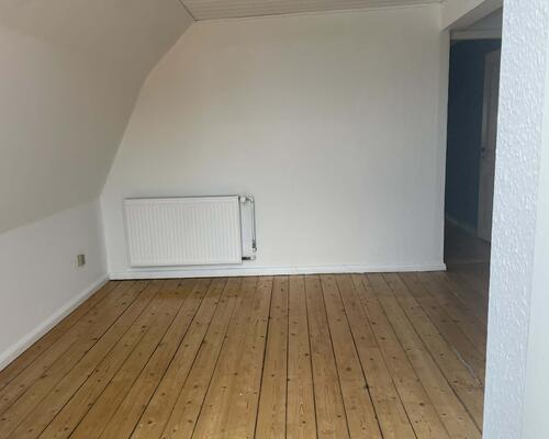 Nydelig 2. værelses lejlighed med synlige bjælker og masser af atmosfære