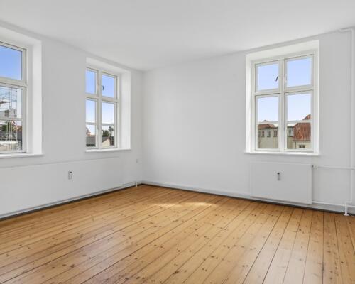 Istandsat 2 værelses lejlighed på 1.sal i pæn ejendom.